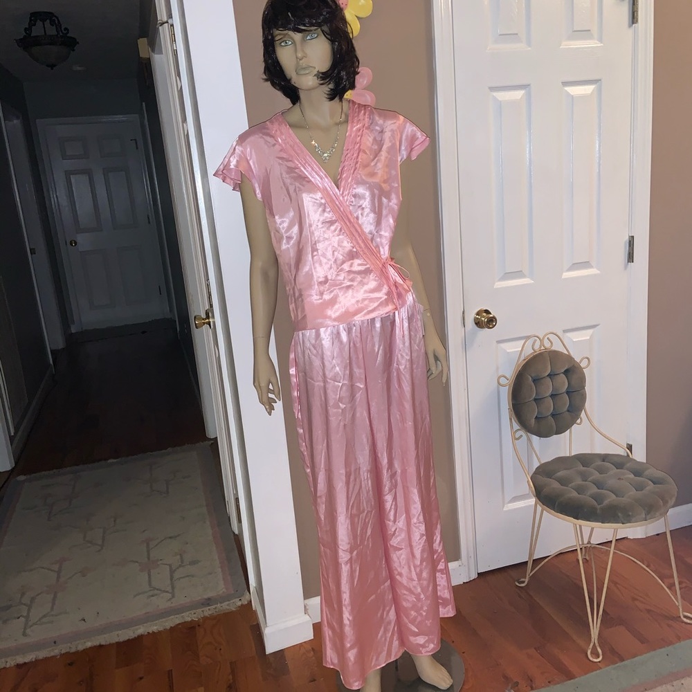 Flora Pink NWT Silky Pajama Set size Large